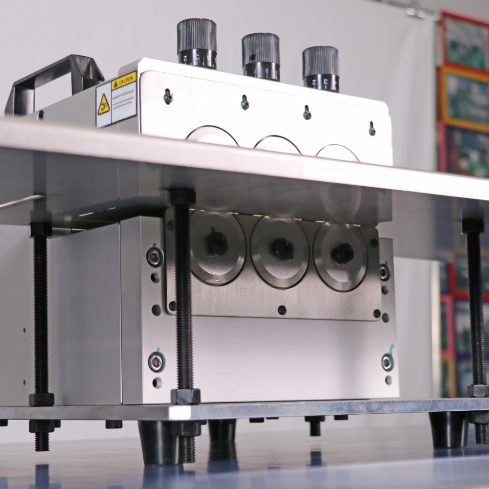 I.C.T-LS1200 | LED Séparateur PCB Machine de découpe en V