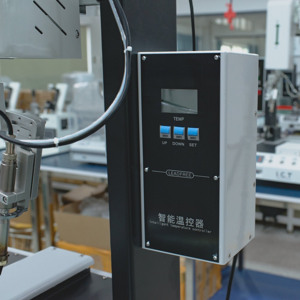I.C.T | Robot de soudure automatique de fil de carte PCB à 4 axes