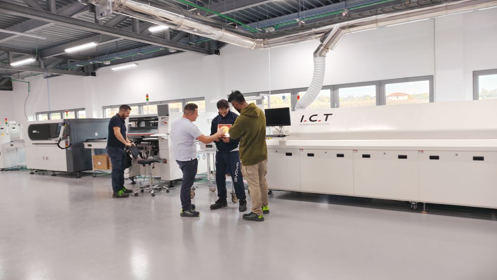 I.C.T LED Ligne de production de bandes en Italie 03.jpg