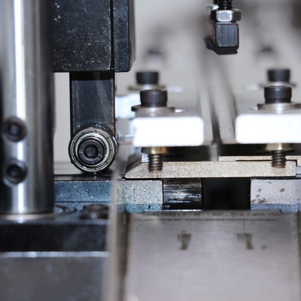 I.C.T | Machine de découpe de bouchons entièrement automatique PCB